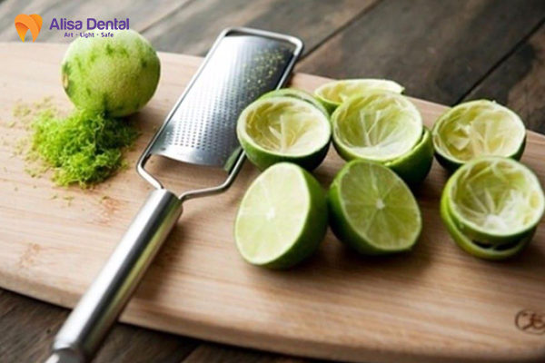 Cách làm trắng răng tại nhà bằng chanh tươi