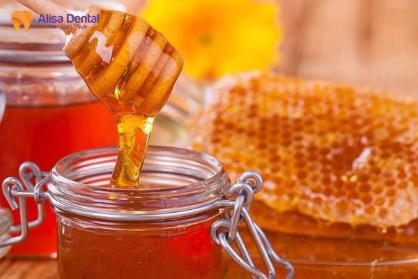 Cách làm trắng răng bằng mật ong 
