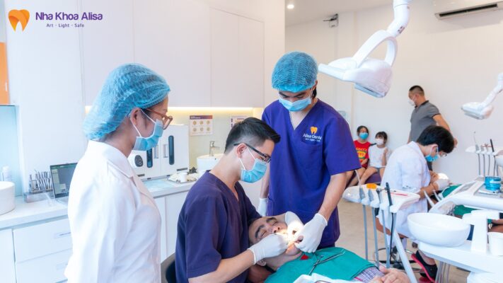 trồng răng implant uy tín
