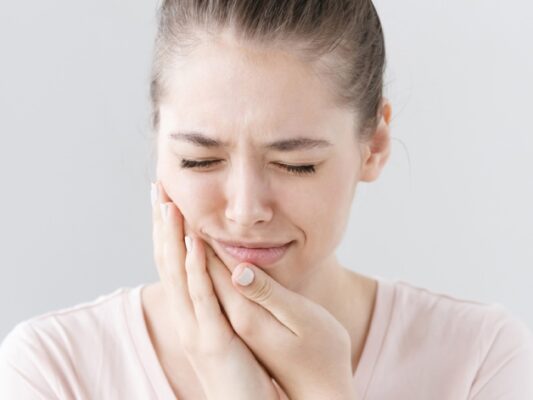 trồng răng Implant sai cách gây đau nhức