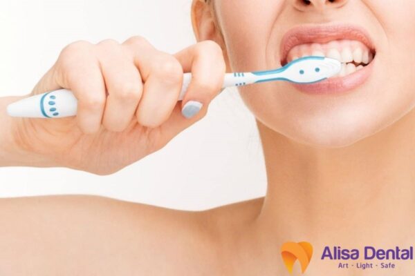 Vệ sinh răng miệng giúp điều trị sâu răng hôi miệng 