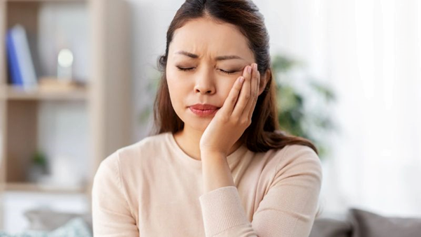 Trong một số trường hợp, bạn có thể bị đau nhiều và sưng sau khi trồng răng implant