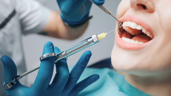 Bạn sẽ được tiêm thuốc tê trước khi đặt trụ nên sẽ không cảm thấy đau khi làm thủ thuật