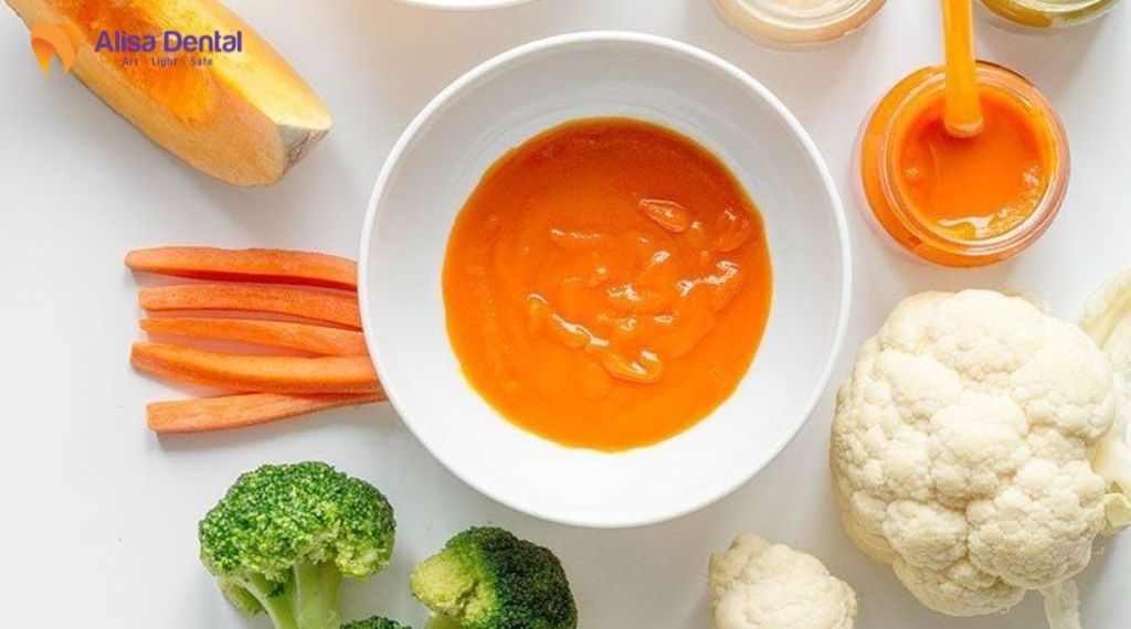 Trẻ mọc răng bị sốt phải làm sao