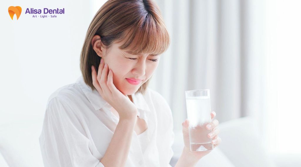 Ê buốt răng do uống đồ lạnh