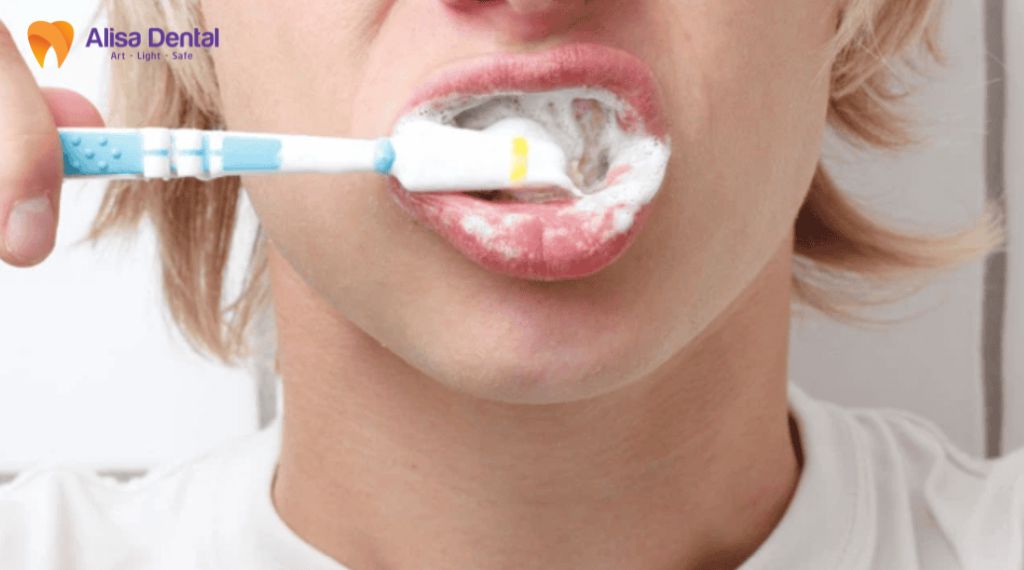 Ê buốt răng do uống đồ lạnh