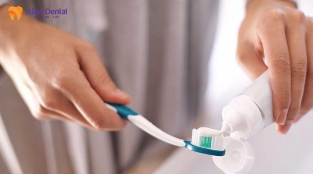 Ê buốt răng do uống đồ lạnh